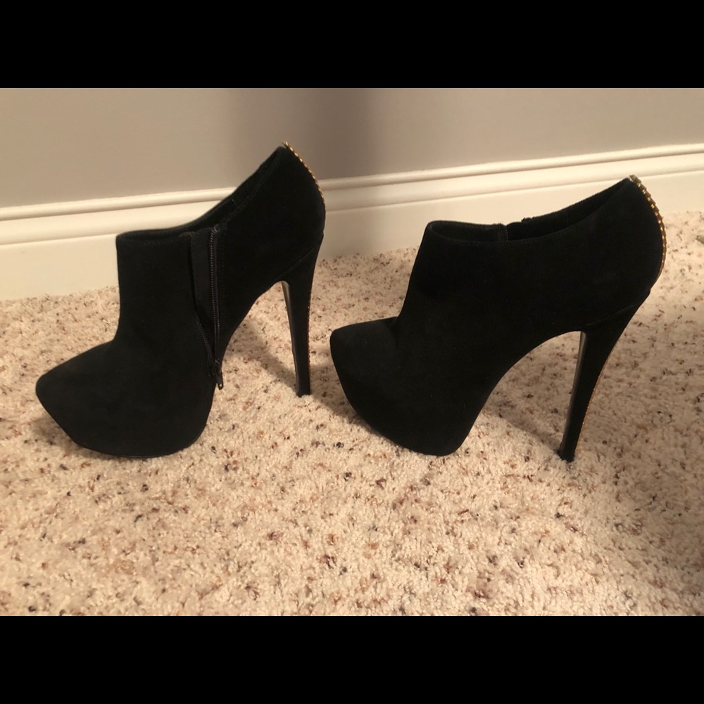 Steve Madden Vilocity platform booties